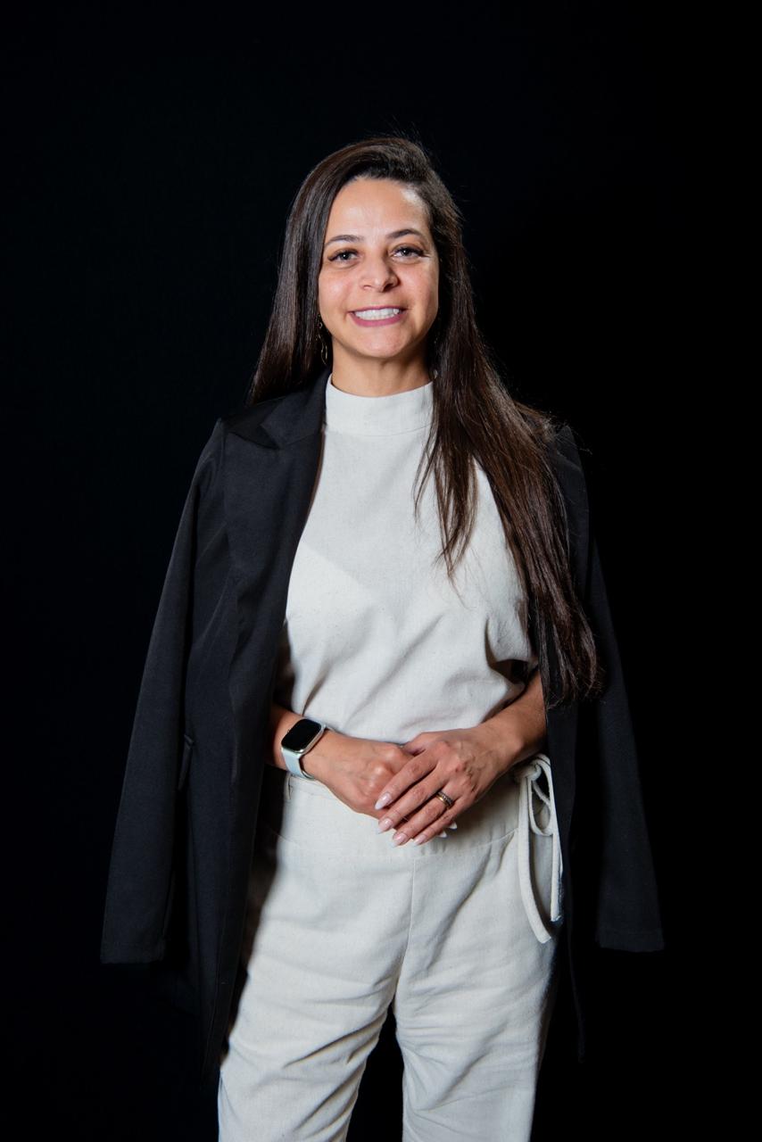 Dra. Érica Cristina Pinheiro, cirurgiã-dentista CRO-SP 102.626